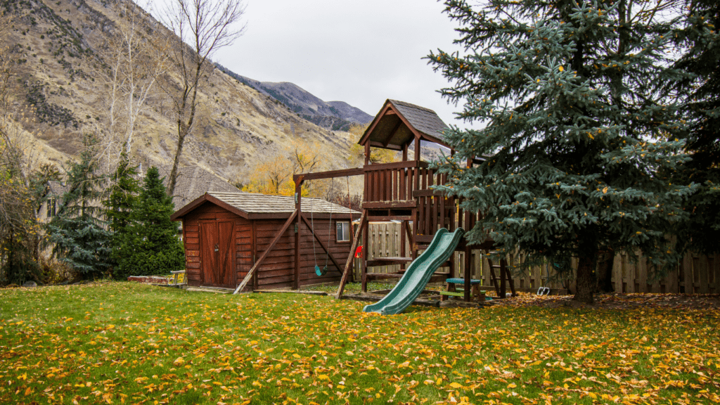 a tree house in backyard